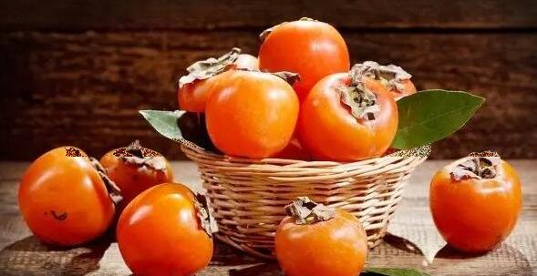 吃完柿子千万别碰5种食物，和鸡蛋同吃会增加胃结石风险